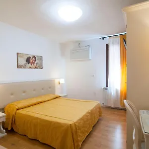  Otel Ai Tolentini İtalya