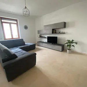 https://elegante-appartamento-in-centro.it-lombardy.com