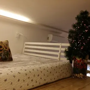 https://felikshouse.it-romehotels.com